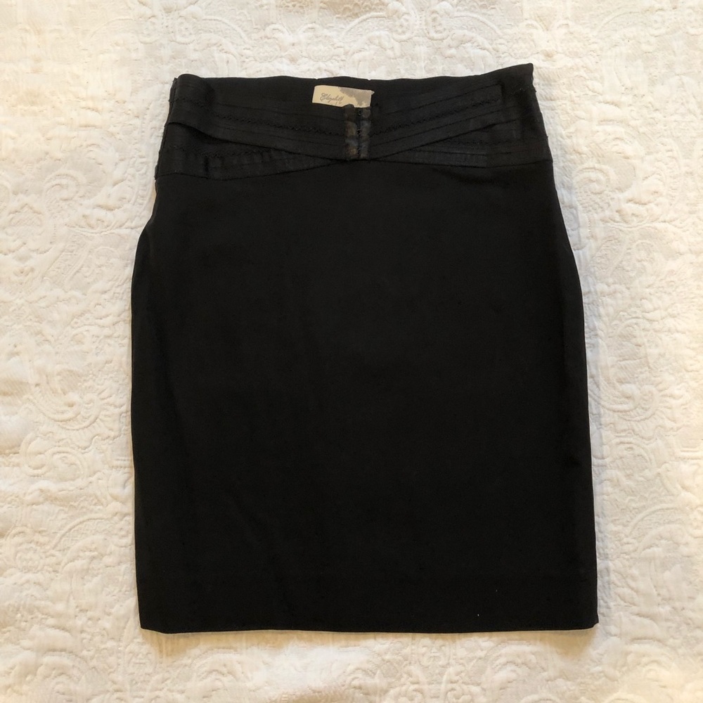 ELIZABETH & JAMES**Black Stretchy Skirt**US 4